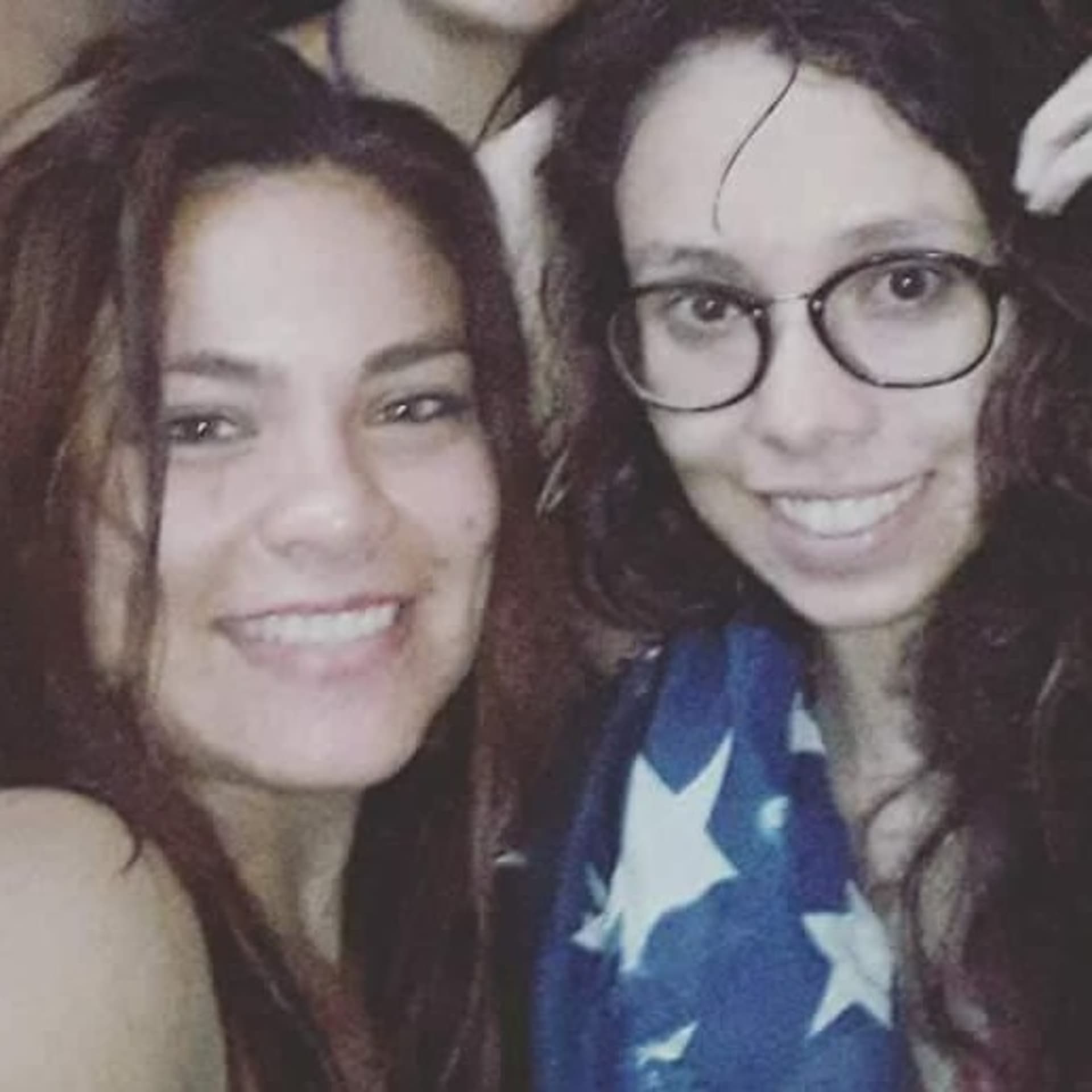 Es Que Lo Que Pasa by Majo y Viri. - Podcasts