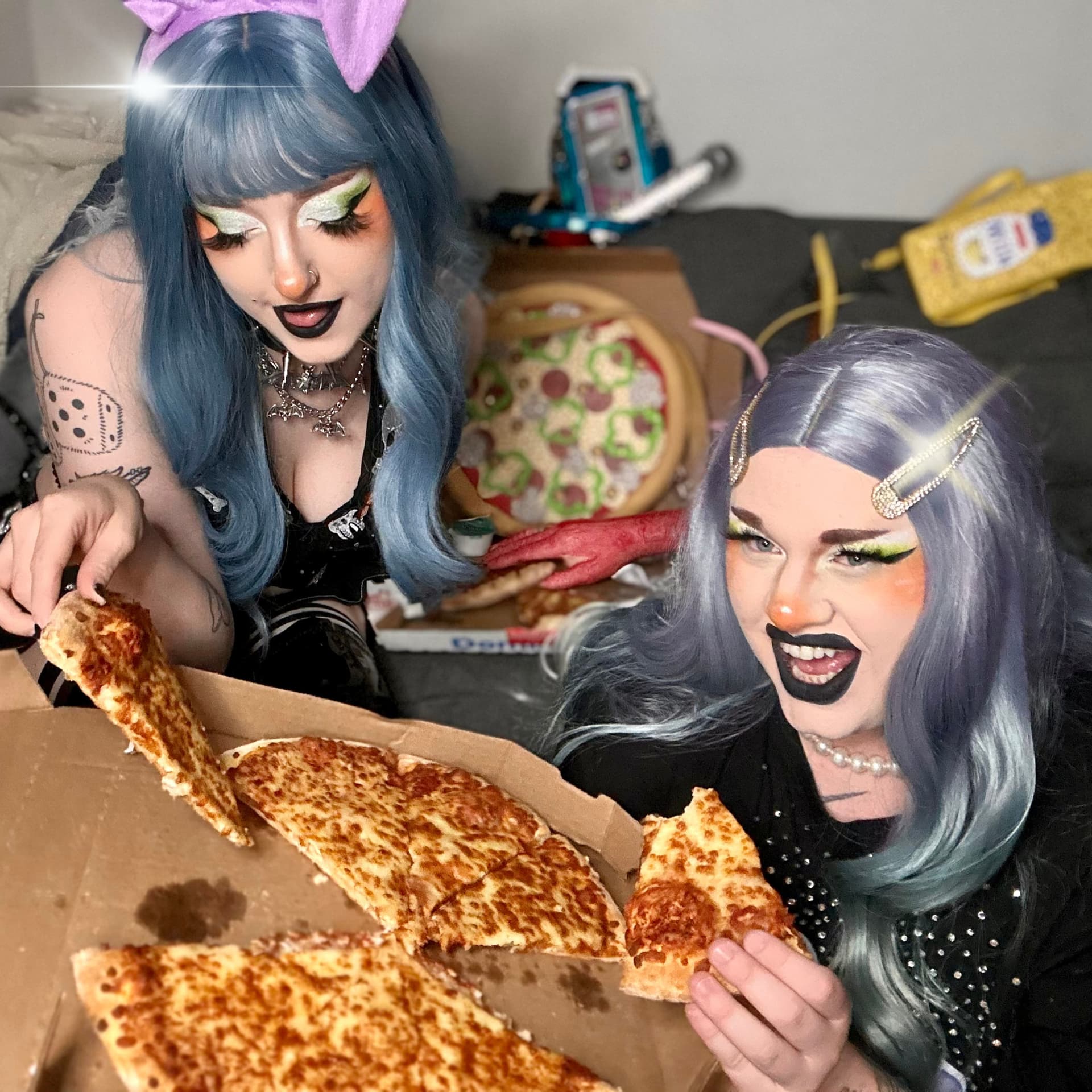 Eastside Sisters Show with Banana Delvey and Miss October - Podcasts