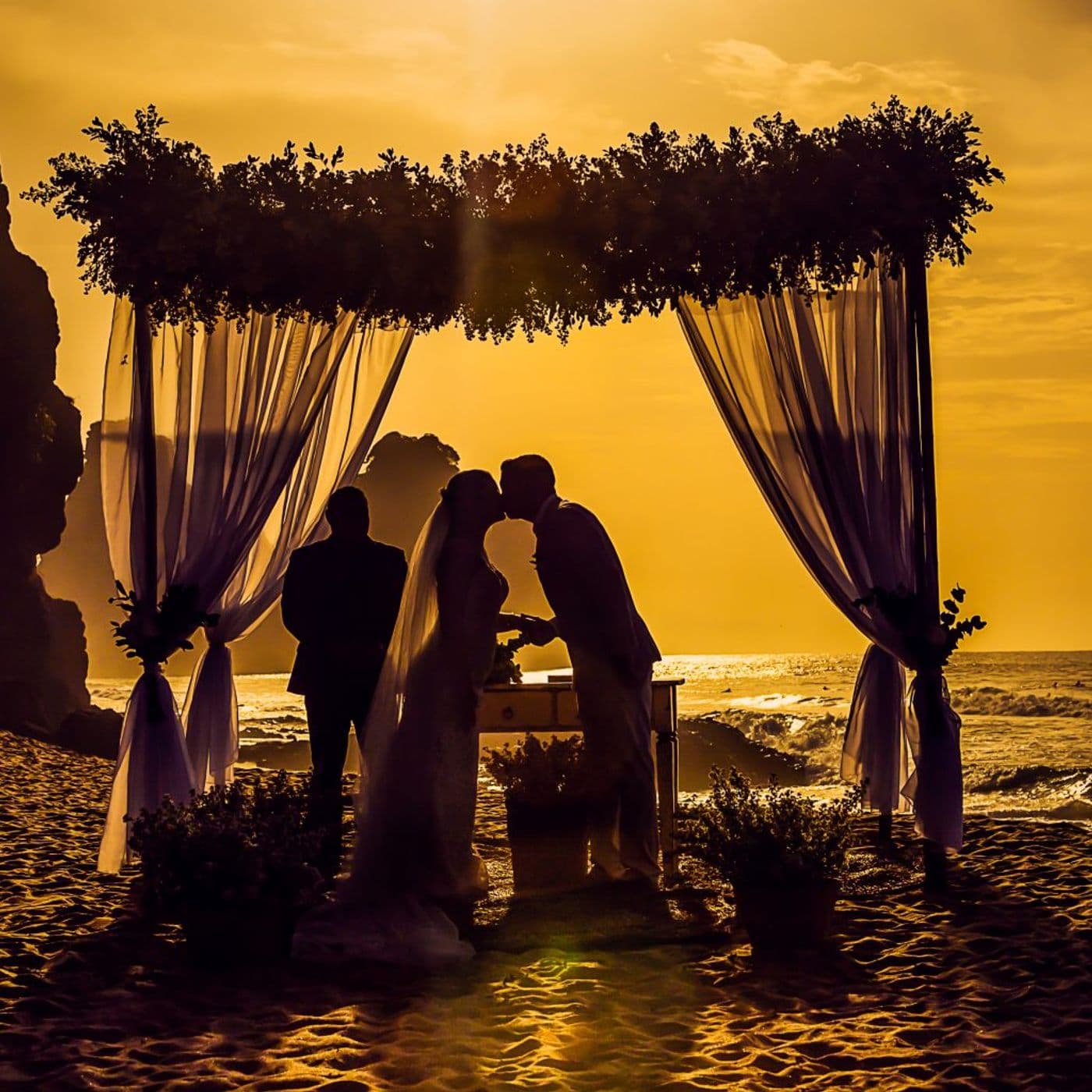 ESTEFANÍA ISAÍAS- TU BODA PERFECTA - Podcasts