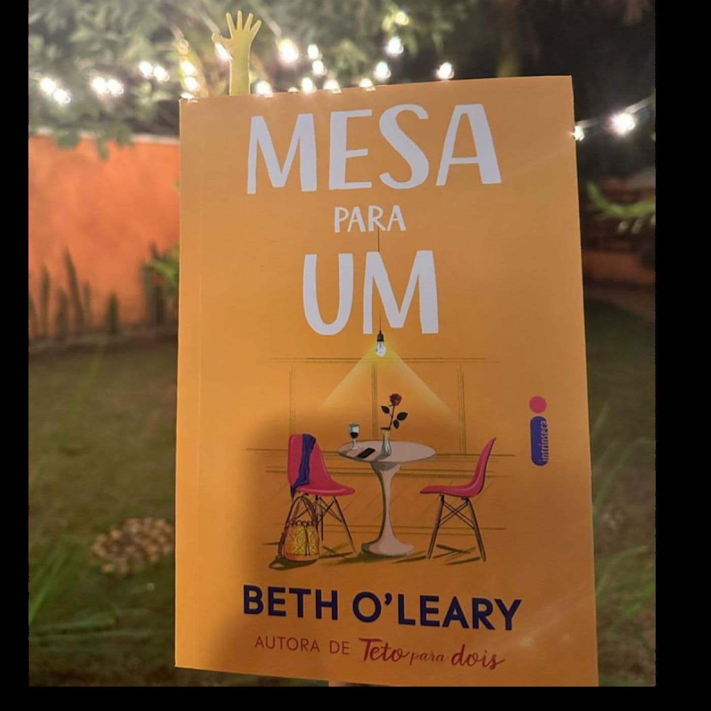 Mesa para Um" de Beth O’Leary. - Podcasts